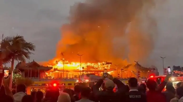 Watch: Giant flames engulf Buddhist temple in Melbourne, 150 firefighters arrive at scene Australia