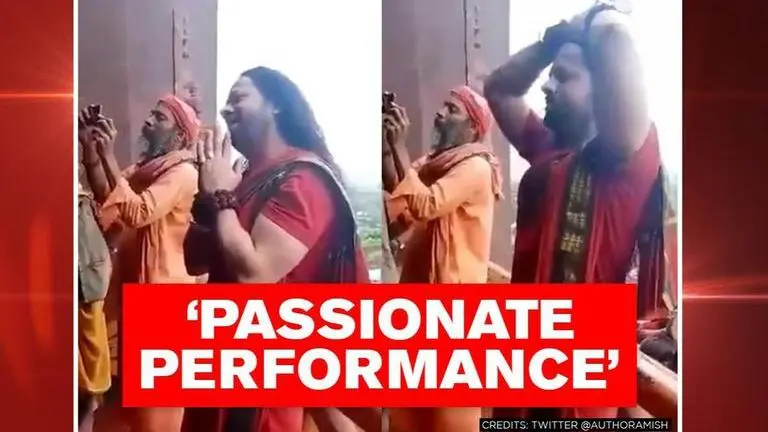 Video of Shiva devotee performing 'Stotram' gives people goosebumps | Watch Shiva devotee