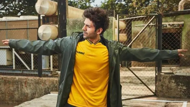 Kartik Aaryan flaunts his long hair look; fans answer his question 'Hot Like?' Kartik Aaryan