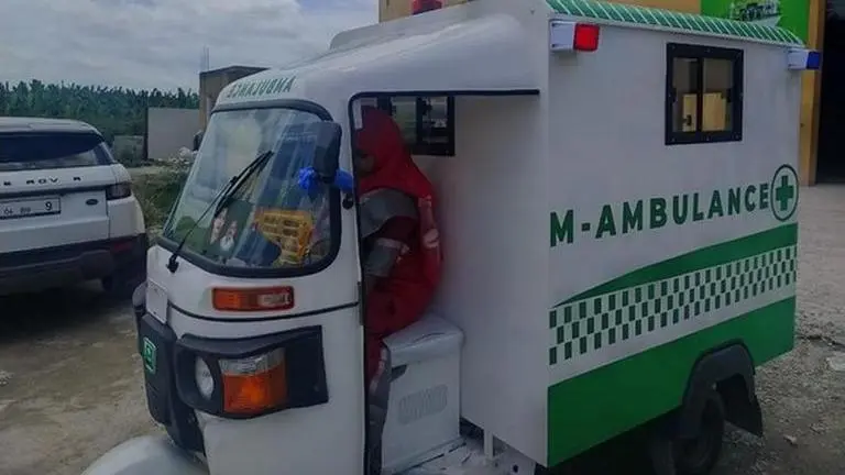 Solar power-run auto unveiled in Tamil Nadu, manufacturer calls it 'country's first' Solar power-run auto