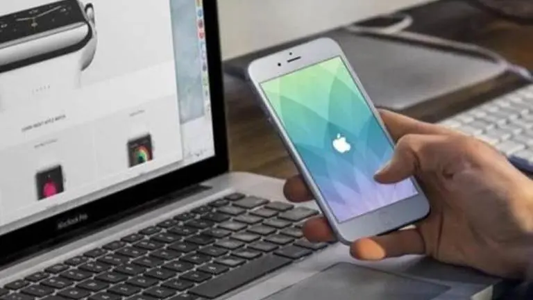 Apple, Google to adapt phones for virus infection tracking