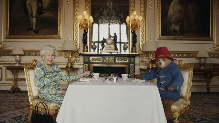 Paddington Bear bids farewell to Queen Elizabeth, says 'Thank you Ma'am, for everything' Queen Elizabeth