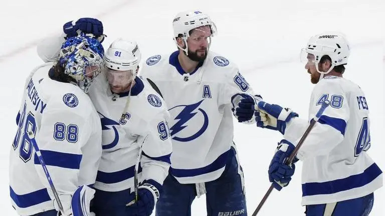 Point has 2 goals, Lightning beat Maple Leafs 7-3 in Game 1