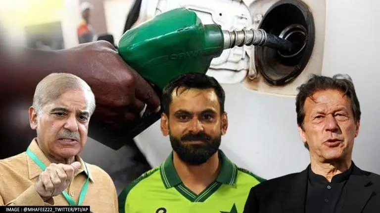 No petrol available in Lahore, no cash in ATM machines: Ex-Pakistan player Mohammad Hafeez Mohammad Hafeez, Pakistan cricket, Imran Khan, Pakistan petrol, Pakistan economic crisis, mohammed hafeez stats, mohammed hafeez slams Pakistan govt