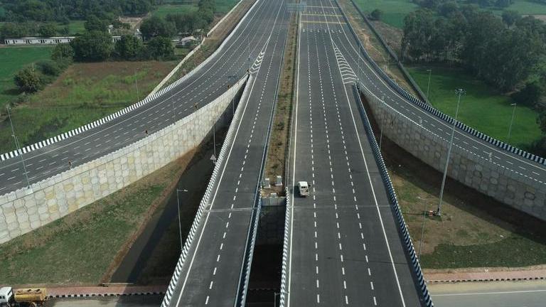 Construction of Delhi-Mumbai Expressway expected to be completed by Dec ...