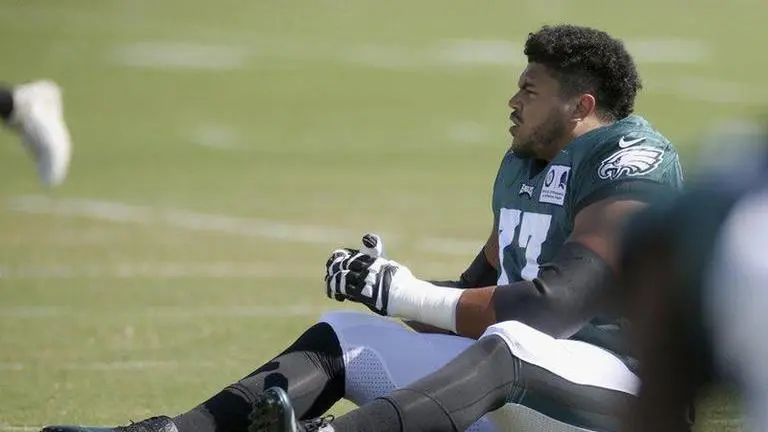 Dillard's injury forces Eagles to reshuffle offensive line