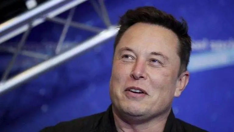 Elon Musk overtakes Amazon's Jeff Bezos to become world's richest person Elon Musk