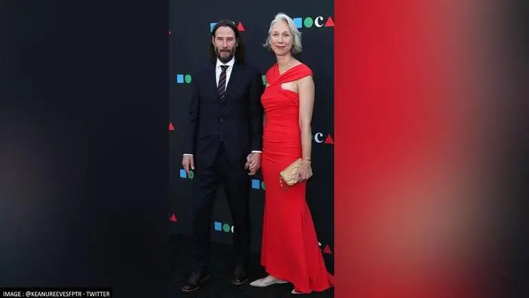 Keanu Reeves makes stylish appearance at the red carpet with girlfriend Alexandra Grant keanu reeves