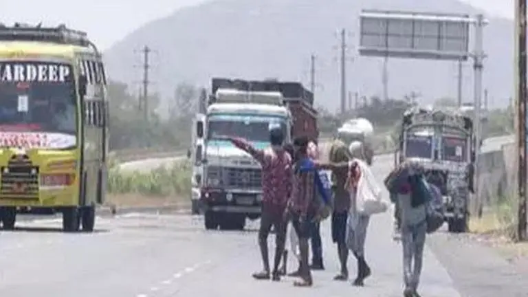 Nearly 100 migrants found in trucks bound for Bihar Nearly 100 migrants found in trucks bound for Bihar