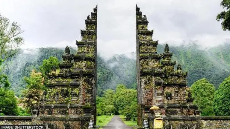 Aussie tourist may face jail term & public flogging for naked rampage in Indonesia Indonesia