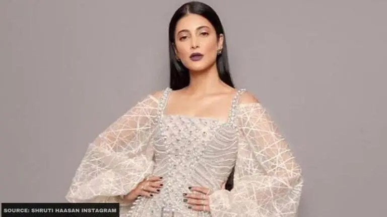 Shruti Haasan to play the role of Pawan Kalyan's wife in 'Vakeel Saab'? shruti haasan