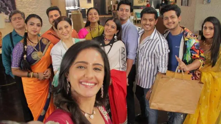 Ghum Hai Kisikey Pyaar Meiin actors Neil Bhatt, Ayesha Singh bid adieu to show with party Ghum Hai Kisikey Pyaar Meiin