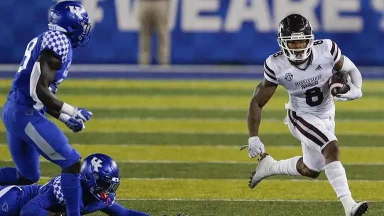 Washington State names de Laura as starting QB for opener