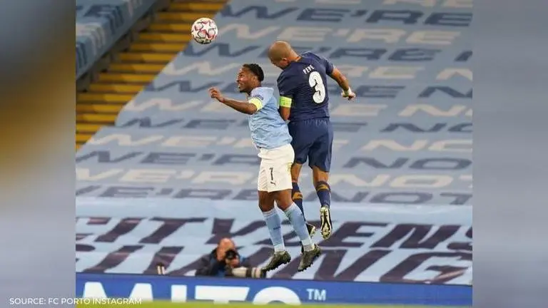 Pepe shows malicious side again by dragging his knee into Raheem Sterling's body; watch Pepe