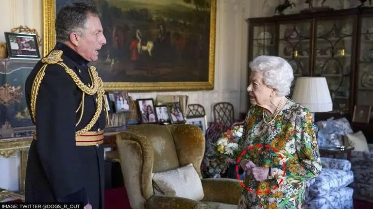 Queen Elizabeth's Purple hands spark health concerns; doctor guesstimates the cause Queen