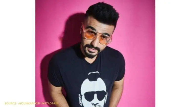 Arjun Kapoor reacts to viral picture of man bowing down to Mumbai local train arjun kapoor