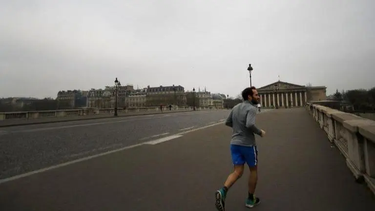 Confined by virus, Frenchman runs marathon on his balcony