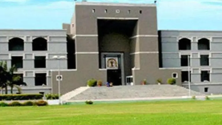 Gujarat HC: Students who haven't paid their fee till June 30, will not be given LC Gujarat High Court