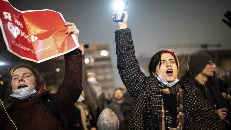 Russians to hold candles light gatherings to show support to Navalny on Valentine's Day Russians to hold candles light gatherings to show support to Alexei Navalny