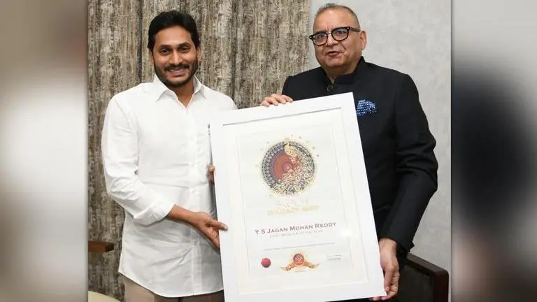 Jagan Mohan Reddy presented SKOCH Chief Minister Of The Year award Y S Jagan Mohan Reddy