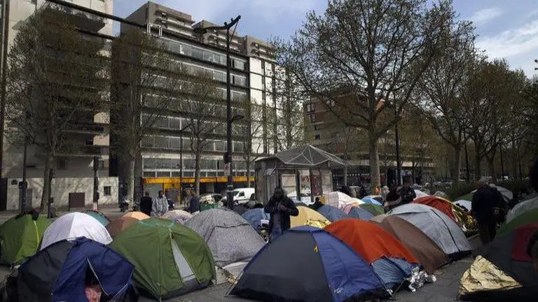 A European court backs 3 migrants, rules against France