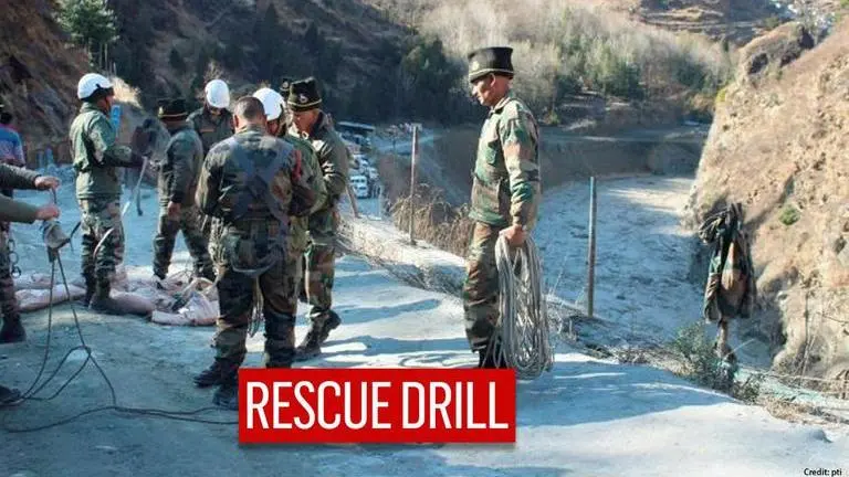 Indian Army's awareness camp on snow avalanche in J&K's Baramulla earns praise from locals Indian Army's rescue, awareness camp on snow avalanche in J&K's Baramulla is a hit