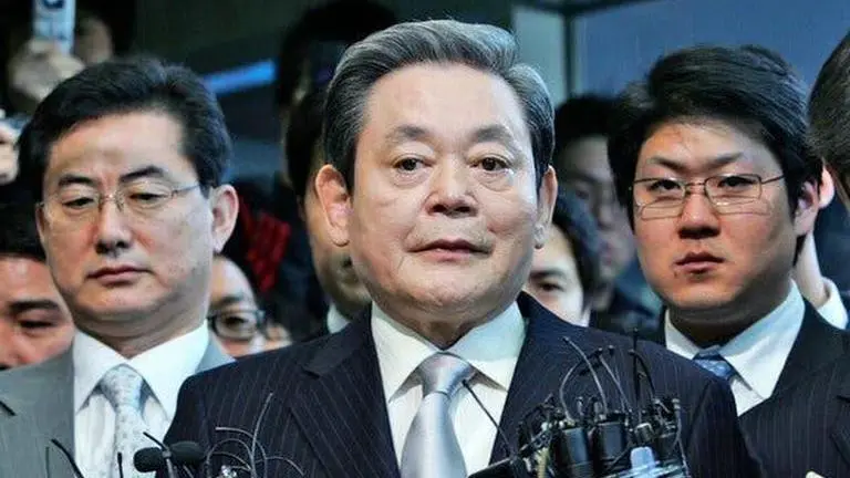 Ailing Samsung Electronics chief Lee Kun-Hee dies