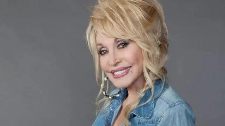 Dolly Parton reveals she will wait, won't 'jump the line' for COVID-19 vaccine dolly parton