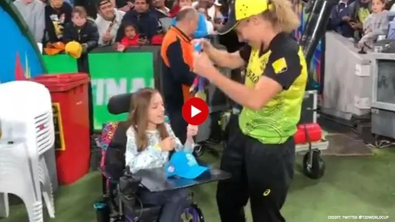 'Well done Sophie', fans hail Molineux after she gives her WC medal to a special fan Sophie Molineux