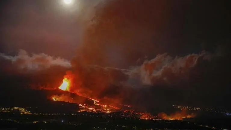 Volcano on the Spanish island of La Palma spews lava La Palma