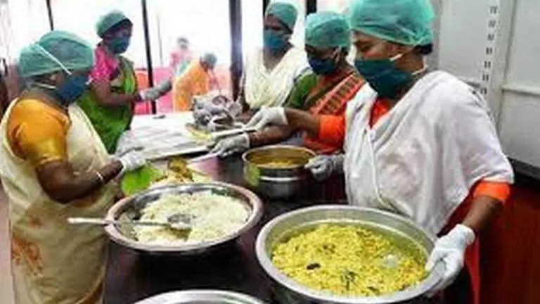 Community kitchens dish out 2.8 lakh food packets a day in Kerala for lockdown-hit coronavirus