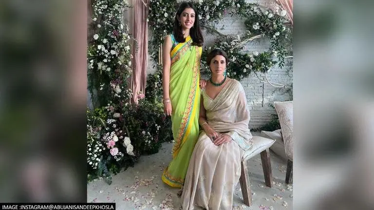 Ranbir-Alia Wedding: Navya Nanda flaunts her Mehendi, mom Shweta looks timeless in a saree ranbir kapoor