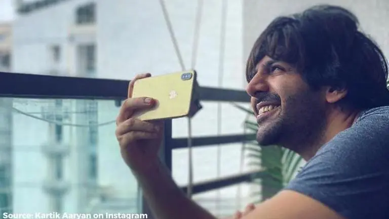 Kartik Aaryan's Tom and Jerry post on Coronavirus vaccine cracks up his fans Kartik Aaryan