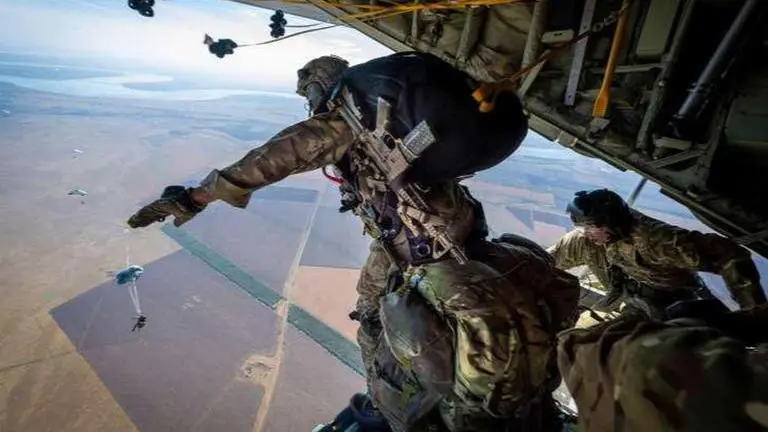 UK paratroopers in Ukraine in show of solidarity