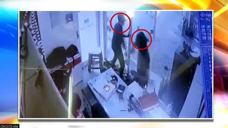 Indore cash loot: 2 Miscreants rob cashier at petrol pump using fake pistol Credits: ANI