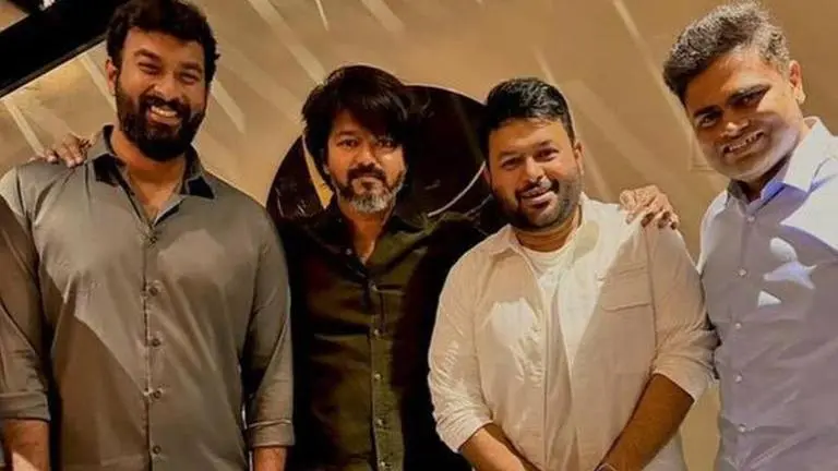 Thalapathy Vijay to sport long hair in Lokesh Kanagraj's next? Pics from Varisu bash viral Thalapathy Vijay