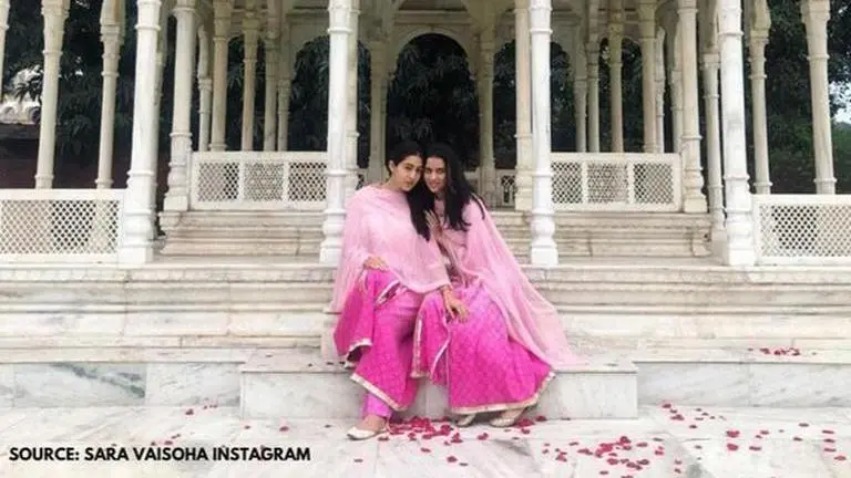 This is how Sara Ali Khan and other Bollywood newbies celebrated Holi Sara Ali Khan