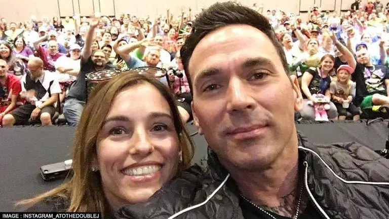 'Power Rangers' alum Amy Jo Johnson breaks down as she remembers Jason David Frank Amy Jo Johnson