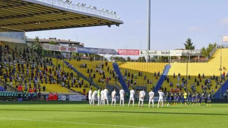 Napoli beats Parma 2-0 as fans return to Serie A stadiums