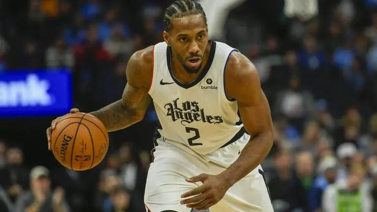 Leonard gets 10,000th point, Clippers beat Bulls 130-127