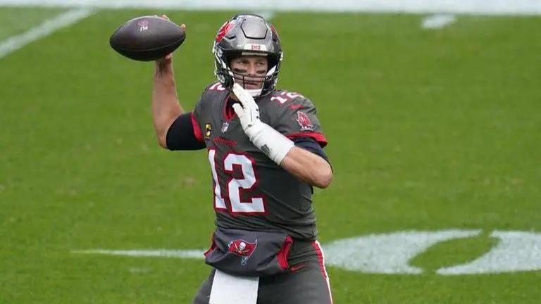 Brady, Barrett lead Buccaneers past Broncos 28-10