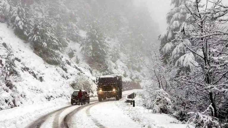 Dry, cold weather in most of north India; rains, snow in J and K