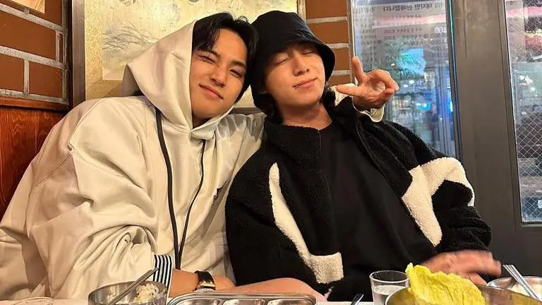 BTS Jungkook, SEVENTEEN Mingyu play with fan at an event | WATCH BTS