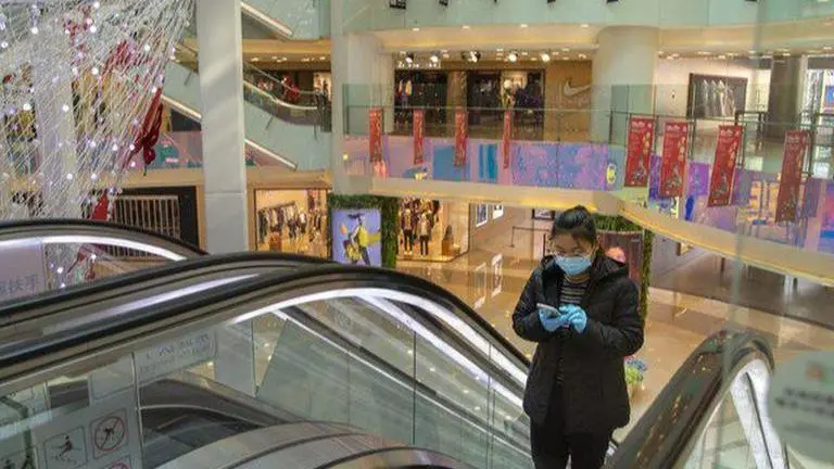 Spreading virus could deal big blow to malls Spreading virus could deal big blow to malls