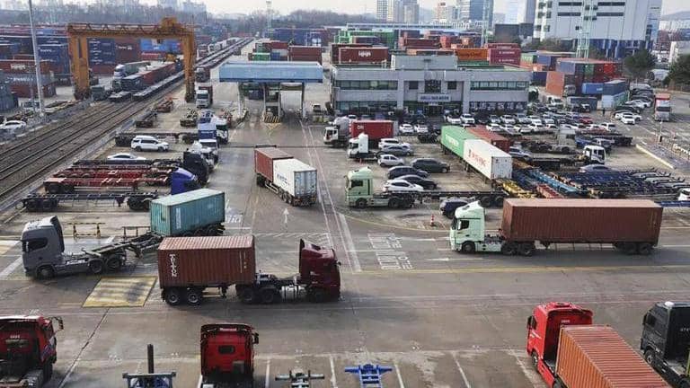 South Korean truckers end 16-day strike over freight fares | Republic World
