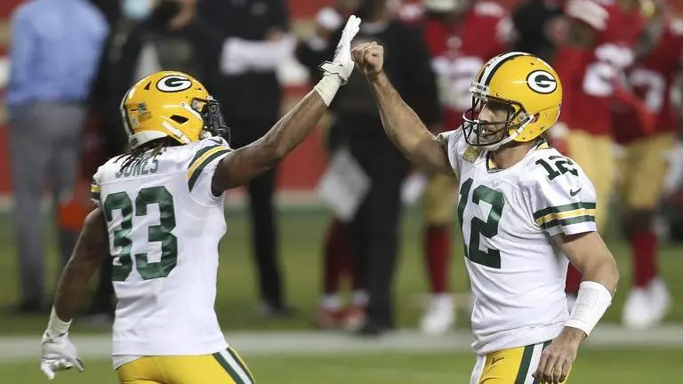 Aaron Rodgers leads Packers past undermanned 49ers, 34-17