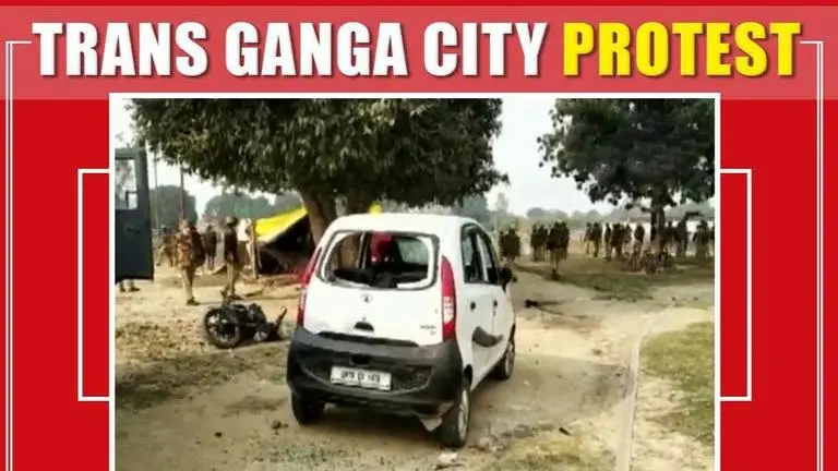 Unnao: Farmers stage protest to demand compensation for land acquired by UPSIDA Unnao