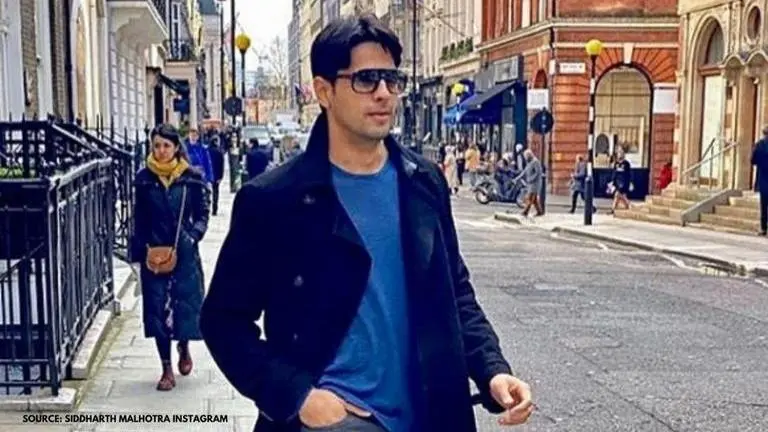 Sidharth Malhotra looks strikingly handsome in his 'Kala Chashma'; see pic Sidharth Malhotra