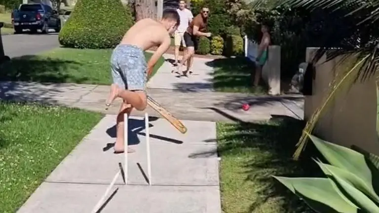 Brett Lee cleans bowls his son with toe crushing yorker during front yard cricket; watch Brett Lee playing front yard cricket with son