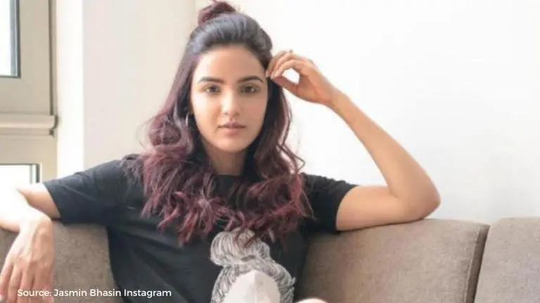 Jasmin Bhasin attempts to inject positivity by 'not flaunting her dance skills', watch source: jasmin bhasin instagram